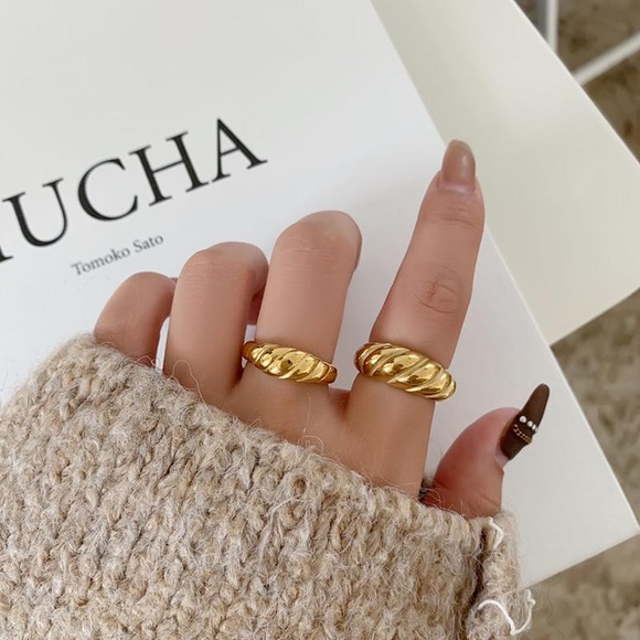 18K Croissant Ring - Picture 1 of 3